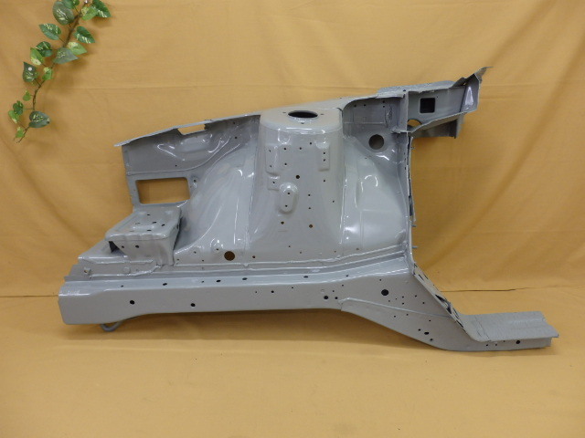 C964 特A 貴重 日産 純正 当時物 絶版品 ★ レパード 前期型 F31系 GF31 サイドフレーム＆インナー フェンダー (右側 錆止め塗装済み)_画像1
