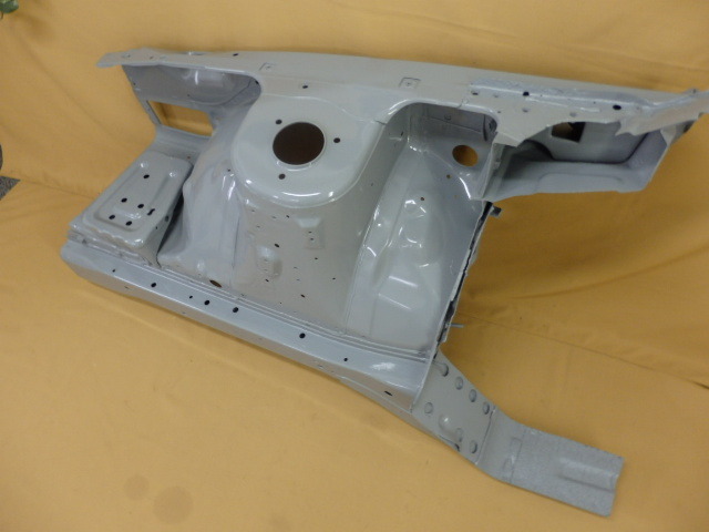 C964 特A 貴重 日産 純正 当時物 絶版品 ★ レパード 前期型 F31系 GF31 サイドフレーム＆インナー フェンダー (右側 錆止め塗装済み)_画像3