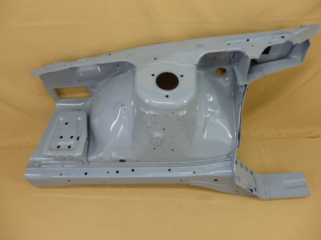 C964 特A 貴重 日産 純正 当時物 絶版品 ★ レパード 前期型 F31系 GF31 サイドフレーム＆インナー フェンダー (右側 錆止め塗装済み)_画像4