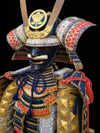 大袖鎧兜 一式 □ 立派 大鎧 金色 甲冑 ボコボコ 星兜 家紋前立 大袖鎧兜 一式 □ 立派 大鎧 金色 甲冑 ボコボコ 星兜 家紋前立