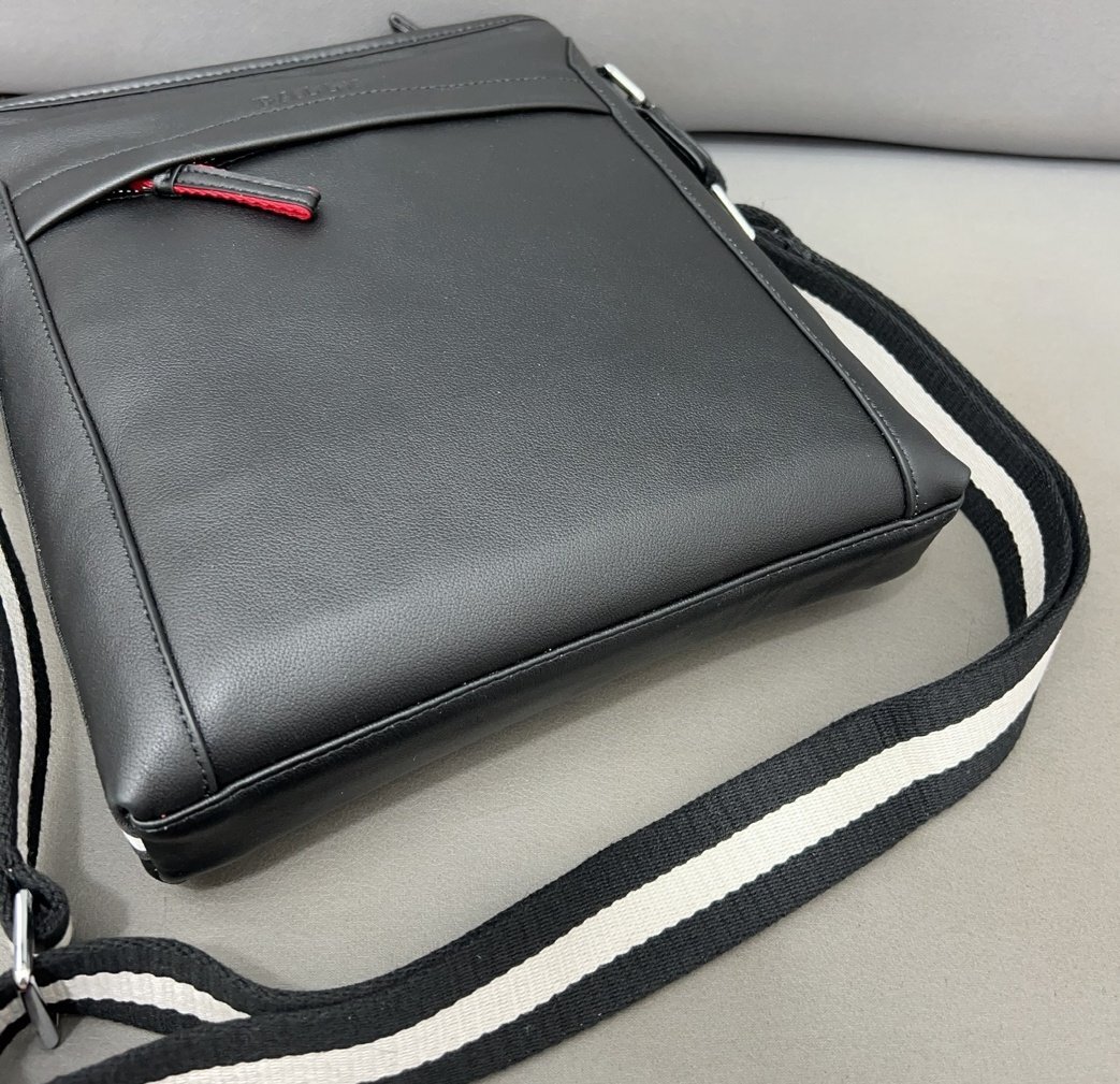 美品 正規品 バリー BALLY レザー ショルダーバッグ 黒 革 ブラック