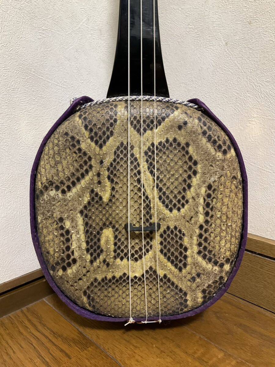 美品 三線/沖縄三線 本蛇皮張り 零し 美品 三線/沖縄三線 本蛇皮張り 零し