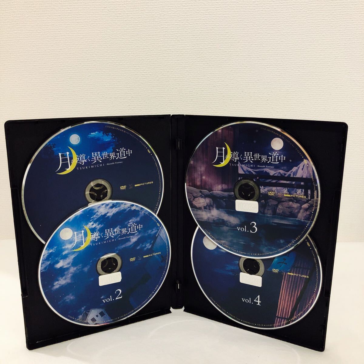 月が導く異世界道中 DVD 全4巻 全巻セット レンタル落ち Amazon.co.jp: 月が導く異世界道中4巻セット【レンタル落ちDVD