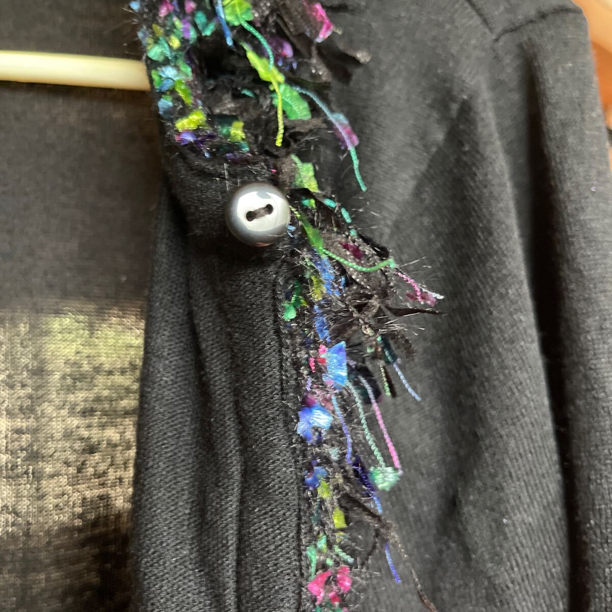  lady's cardigan black tag attaching 