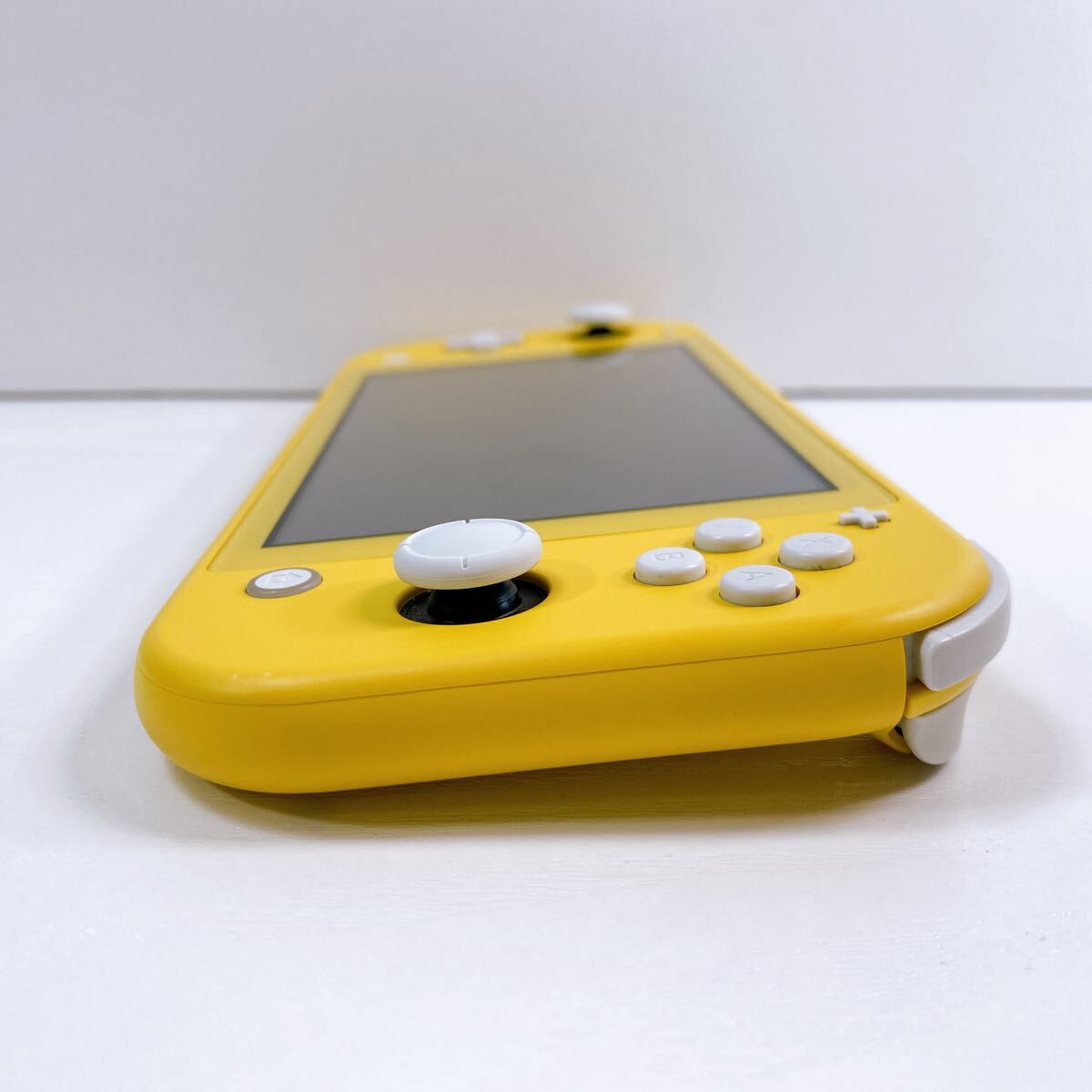 Nintendo Switch Lite イエロー HDH-001 充電器付き - Nintendo Nintendo Switch Lite イエロー HDH-001 充電器付き - Nintendo
