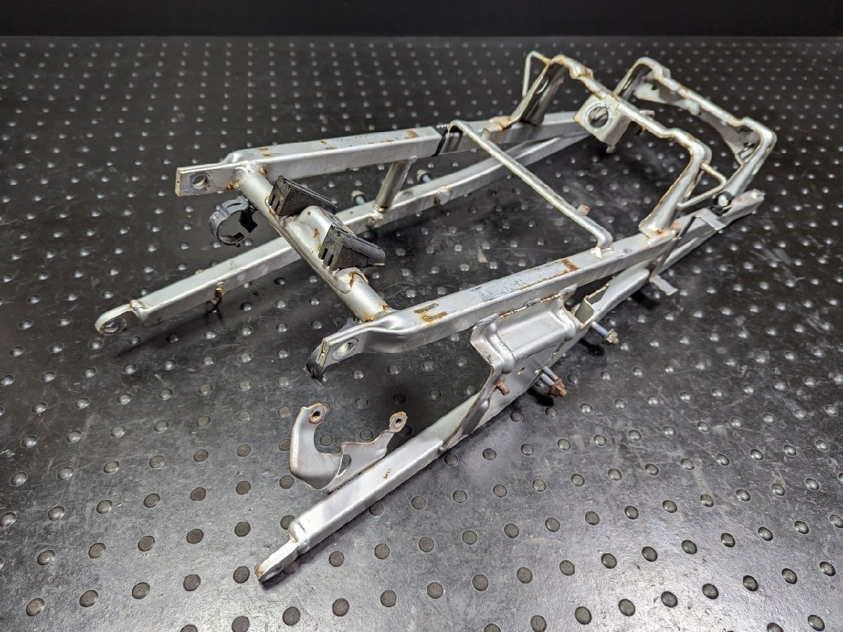 # Honda RVF400 оригинальный направляющие движения сидений подрамник изгиб нет NC35 действующяя машина снимать поиск VFR400R NC30 NC21 NC24 [R061104]