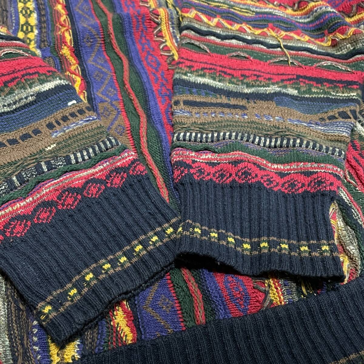 ブルガリア製 総柄ニット 3Dニットセーター 古着 立体刺繍 縦縞 ブルガリア製 総柄ニット 3Dニットセーター 古着 立体刺繍 縦縞