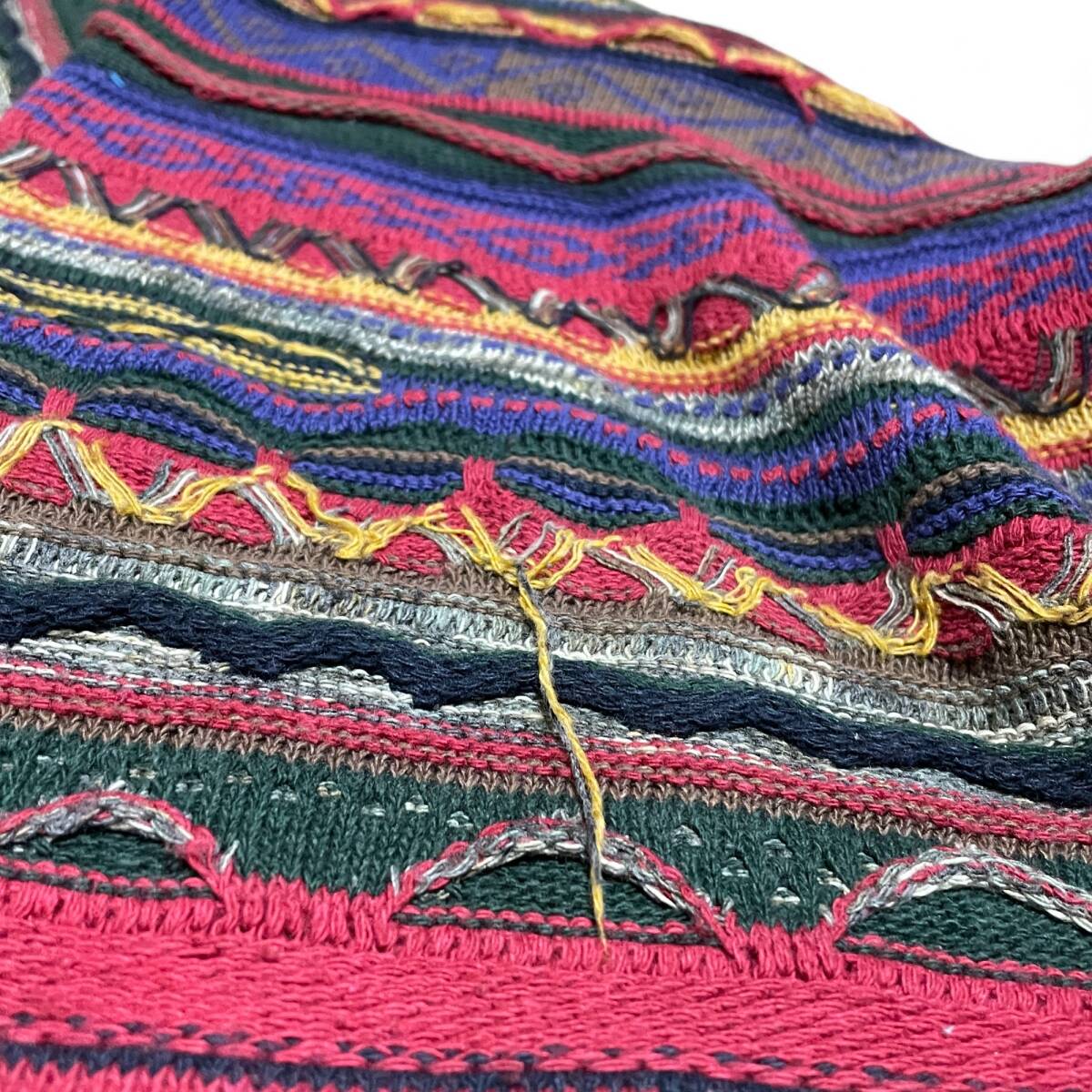 ブルガリア製 総柄ニット 3Dニットセーター 古着 立体刺繍 縦縞 ブルガリア製 総柄ニット 3Dニットセーター 古着 立体刺繍 縦縞