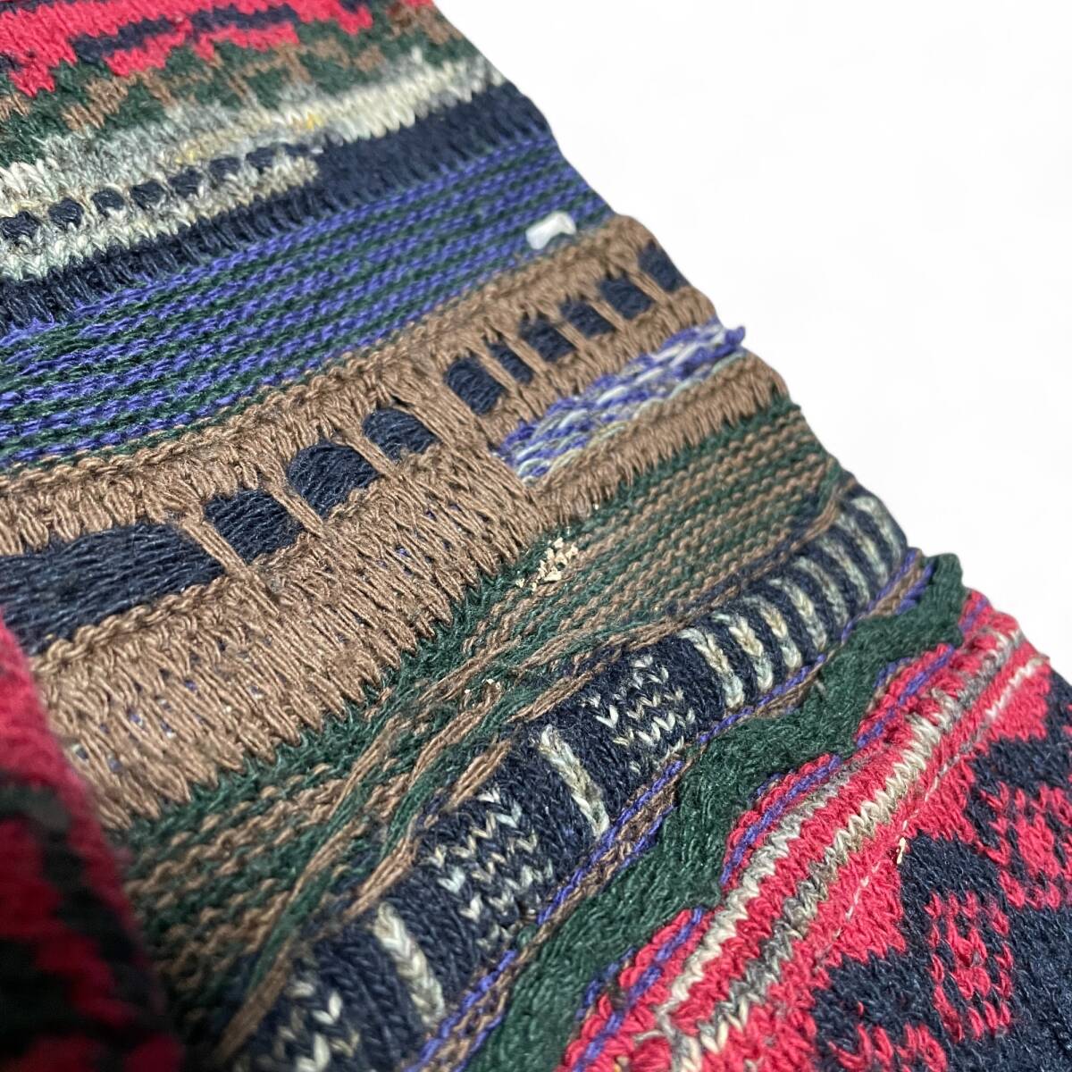 ブルガリア製 総柄ニット 3Dニットセーター 古着 立体刺繍 縦縞 ブルガリア製 総柄ニット 3Dニットセーター 古着 立体刺繍 縦縞