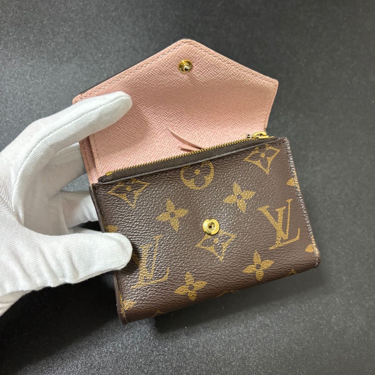 j79 ヴィクトリーヌ モノグラムローズ ピンク 三つ折り財布 ルイヴィトン j79 ヴィクトリーヌ モノグラムローズ ピンク 三つ折り財布 ルイ