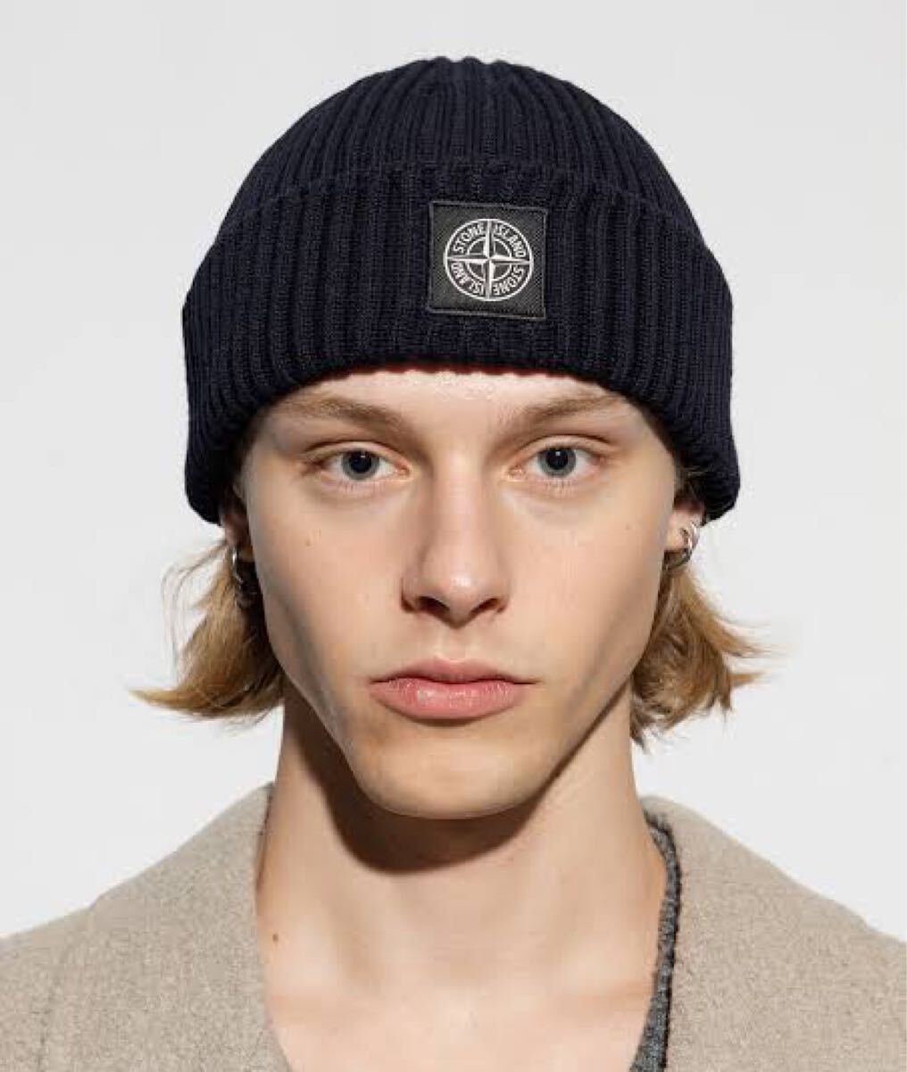 新品タグ付き 2 9万【STONE ISLAND】ウール ロゴ ビーニー 新品タグ付き 2 9万【STONE ISLAND】ウール ロゴ ビーニー