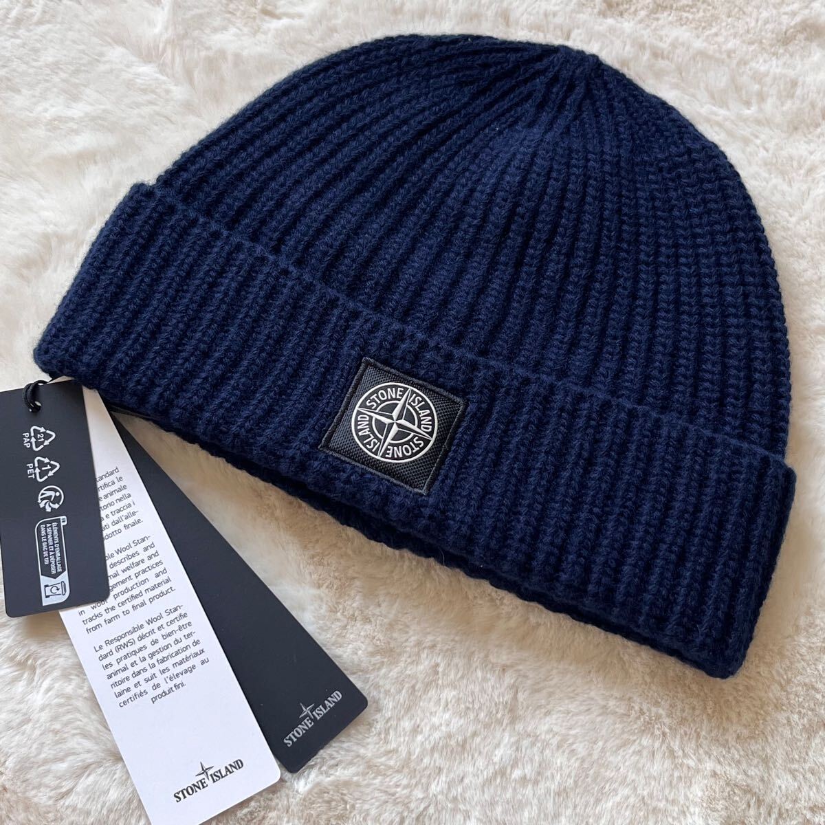 新品タグ付き 2 9万【STONE ISLAND】ウール ロゴ ビーニー 新品タグ付き 2 9万【STONE ISLAND】ウール ロゴ ビーニー