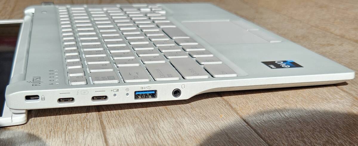 富士通 LIFEBOOK UH08/H3 FMVU8H3WD1 Intel Core i7 1360P 富士通 LIFEBOOK UH08/H3 FMVU8H3WD1 Intel Core i7 1360P
