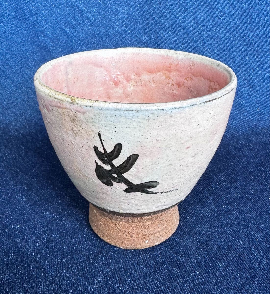 ☆陶器制　湯飲み　ピンクと白のグラデーション☆