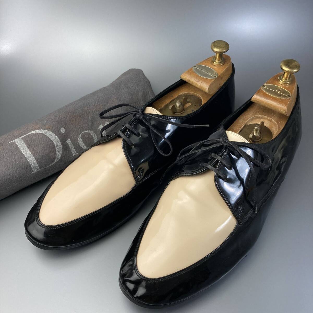 希少 Dior HOMME ホワイト ブラック レザー ドレスシューズ 革靴 希少 Dior HOMME ホワイト ブラック レザー ドレスシューズ 革靴