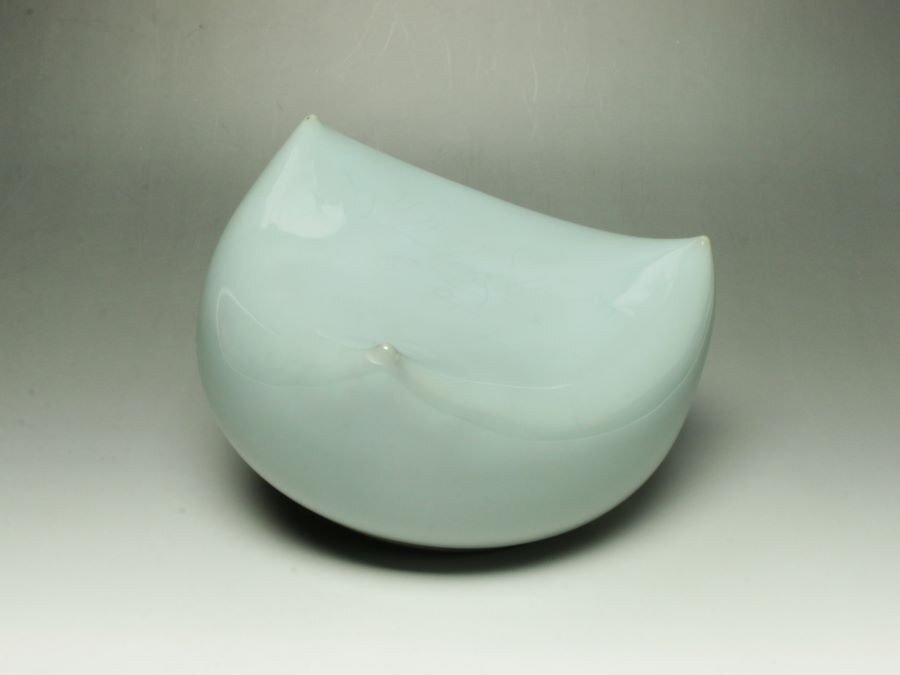 # private person collection exhibition # river .. celadon censer diameter 18.8cm!! also box objet d'art tea utensils preeminence . work!!. appear quiet blue . large .. scenery . great!!