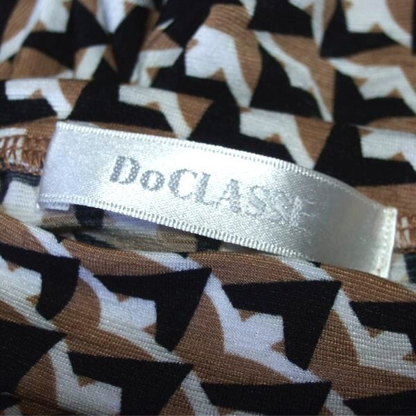 新品同様/ドゥクラッセ Do CLASSE ロングワンピース 表記 L 11号 相当 古着 茶系 ブラウン レディース 春 夏 ジャージ素材 半袖 幾何学柄_画像4