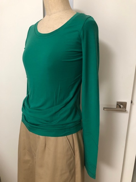未使用新品 肌觸り良いテンセル長袖Tシャツ グリーン ヨガ ジョギング ジム ゴルフ インナー肌著アンダーウエアー値段 8400円elleverystory