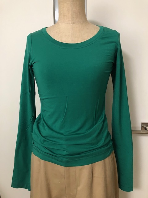 未使用新品 肌觸り良いテンセル長袖Tシャツ グリーン ヨガ ジョギング ジム ゴルフ インナー肌著アンダーウエアー値段 8400円elleverystory