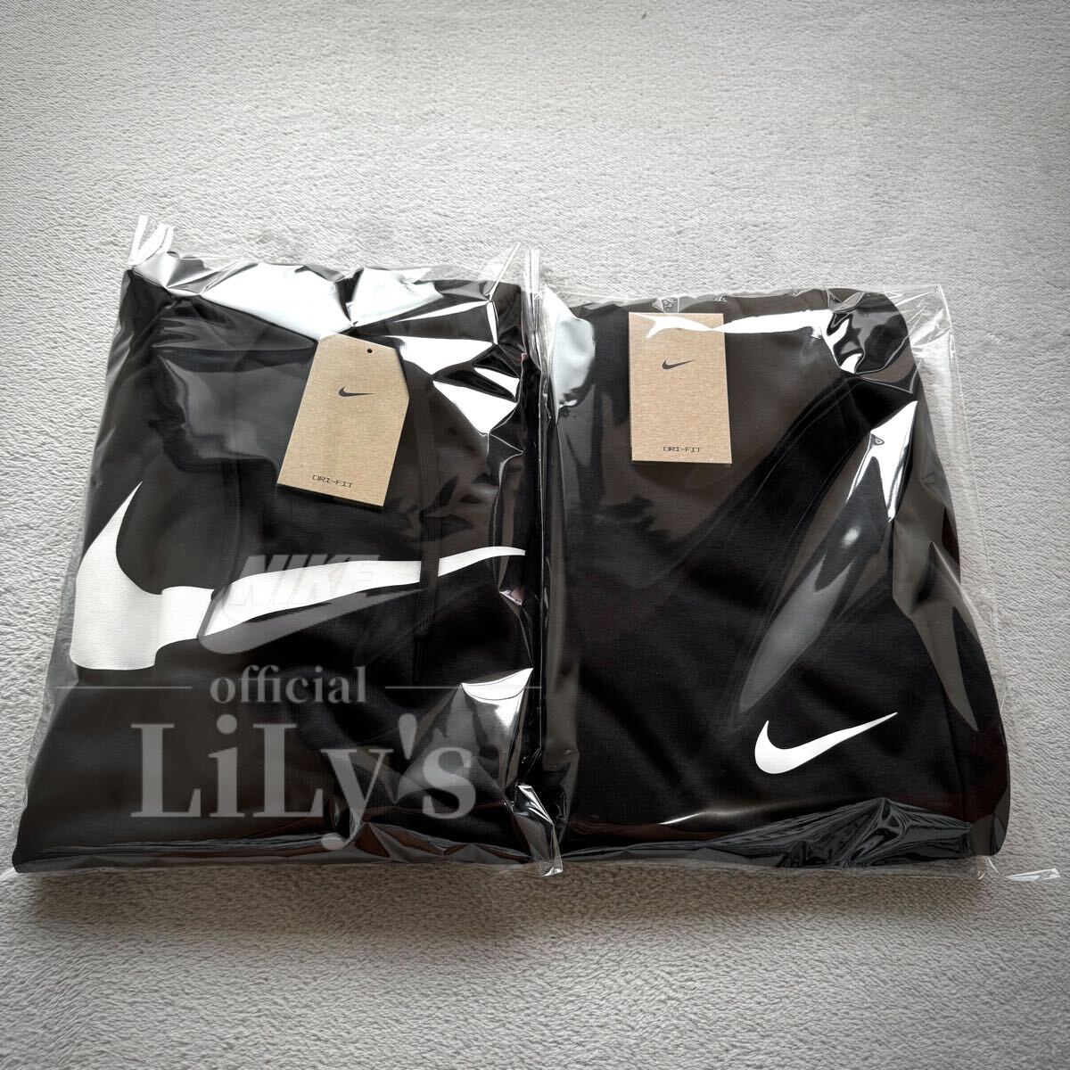 新品 ナイキ上下セットアップ Sサイズ スウォッシュ NIKE 黒白