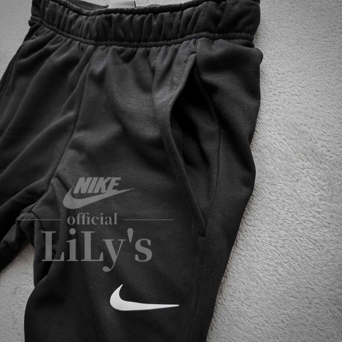 新品 ナイキ上下セットアップ Lサイズ スウォッシュ NIKE 黒白 新品 ナイキ上下セットアップ Lサイズ スウォッシュ NIKE 黒白