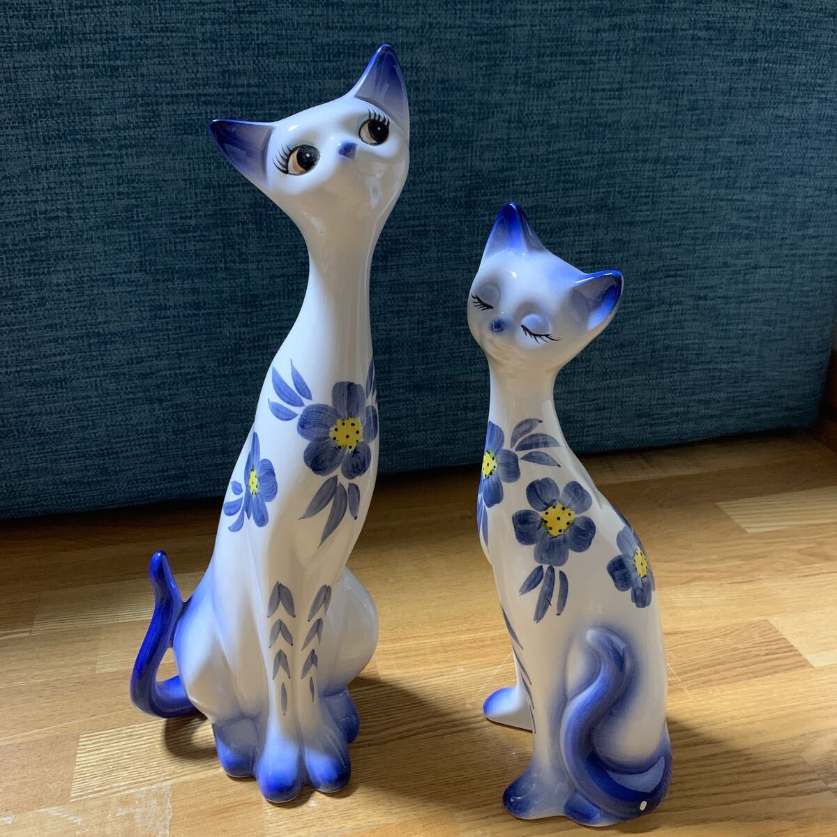 シャム猫 昭和レトロ ネコ ペア 置物 陶器 一体小さなカケあり シャム猫 昭和レトロ ネコ ペア 置物 陶器 一体小さなカケあり