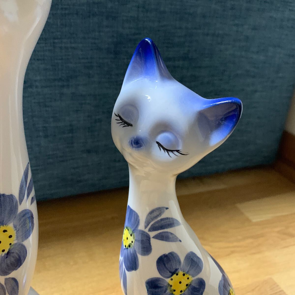 シャム猫 昭和レトロ ネコ ペア 置物 陶器 一体小さなカケあり シャム猫 昭和レトロ ネコ ペア 置物 陶器 一体小さなカケあり