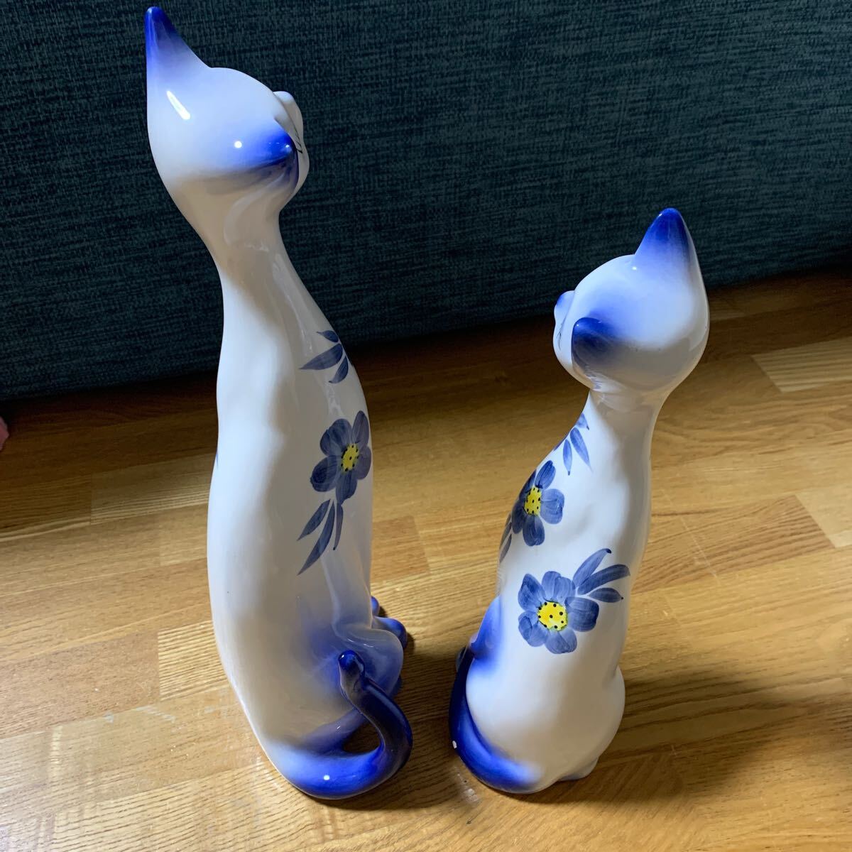 シャム猫 昭和レトロ ネコ ペア 置物 陶器 一体小さなカケあり シャム猫 昭和レトロ ネコ ペア 置物 陶器 一体小さなカケあり