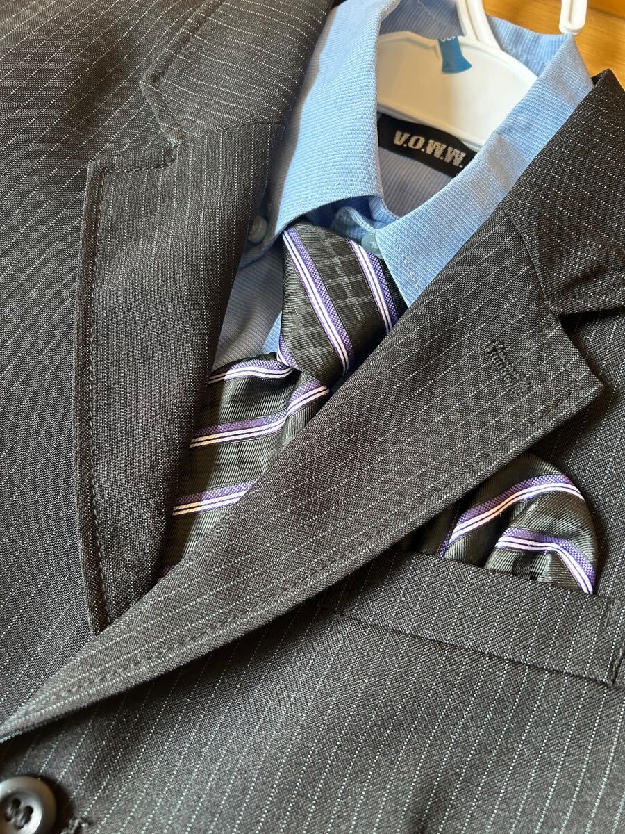 1度のみ　VOWW　フォーマルスーツ　130cm 5点セット　 入学式　卒園式　ストライプ　男の子　結婚式　黒ストライプ_画像2