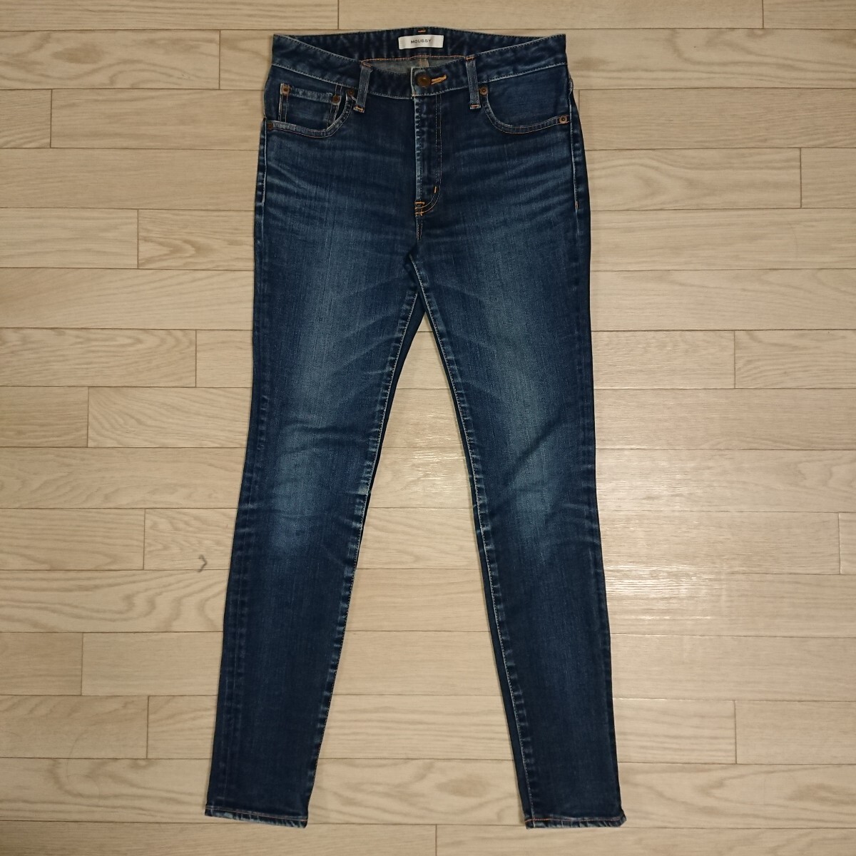 moussy マウジー リバース スキニー スリム ボトムス ジーンズ デニムパンツ インディゴ ブルー ユーズド加工 ストレッチ 26 大きめ 人気