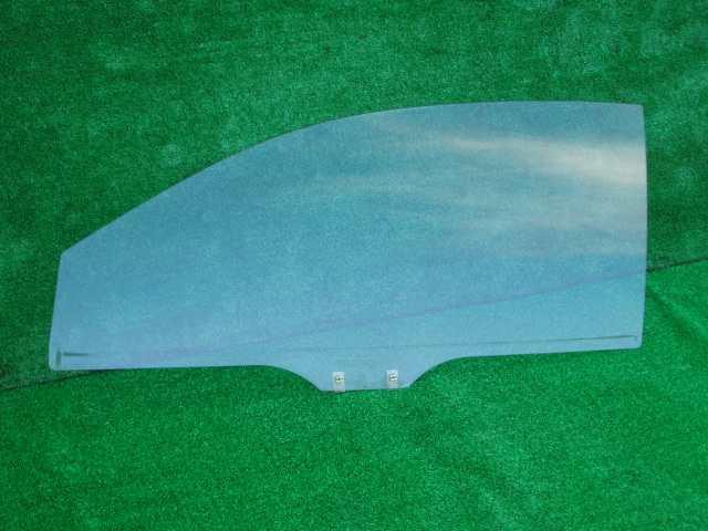 BHA3Sファミリアハッチバック助手席側(cè)ガラス 即決商品122700
