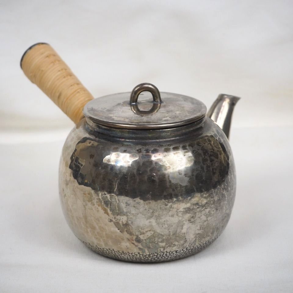 時代 銀 蝉 ・ 木型 蓋置 重量約101.2g 木箱付 / 時代物 銀 時代 銀 蝉 ・ 木型 蓋置 重量約101.2g 木箱付 / 時代物 銀