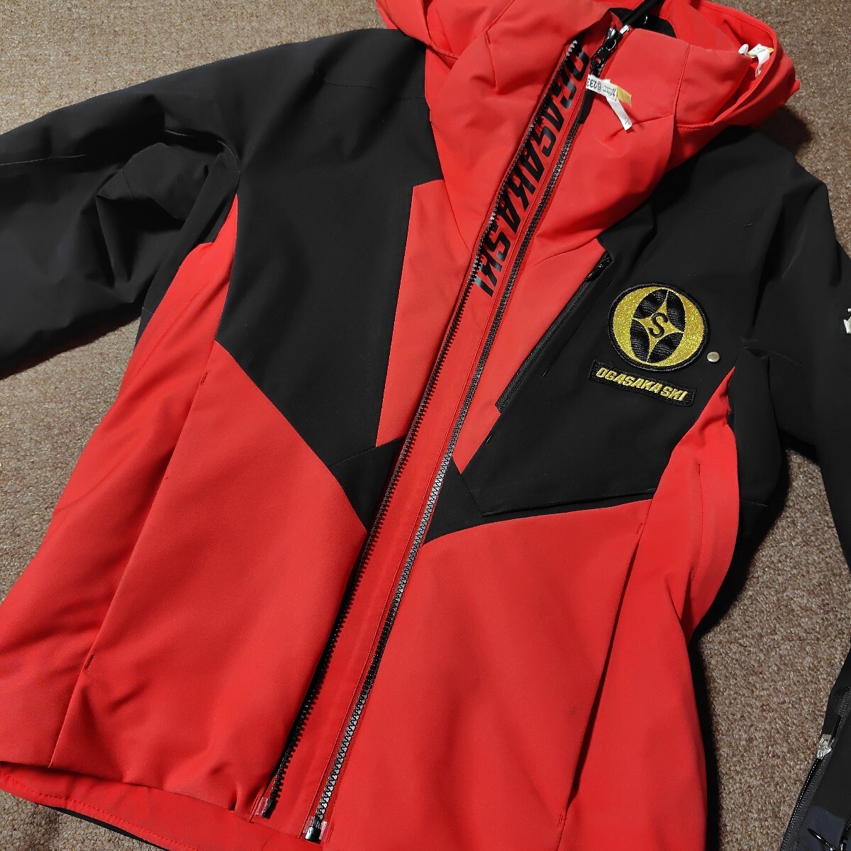 DESCENTE オガサカスキー スキーウェア 上下 S М 赤黒 ワッペン DESCENTE オガサカスキー スキーウェア 上下 S М 赤黒 ワッペン