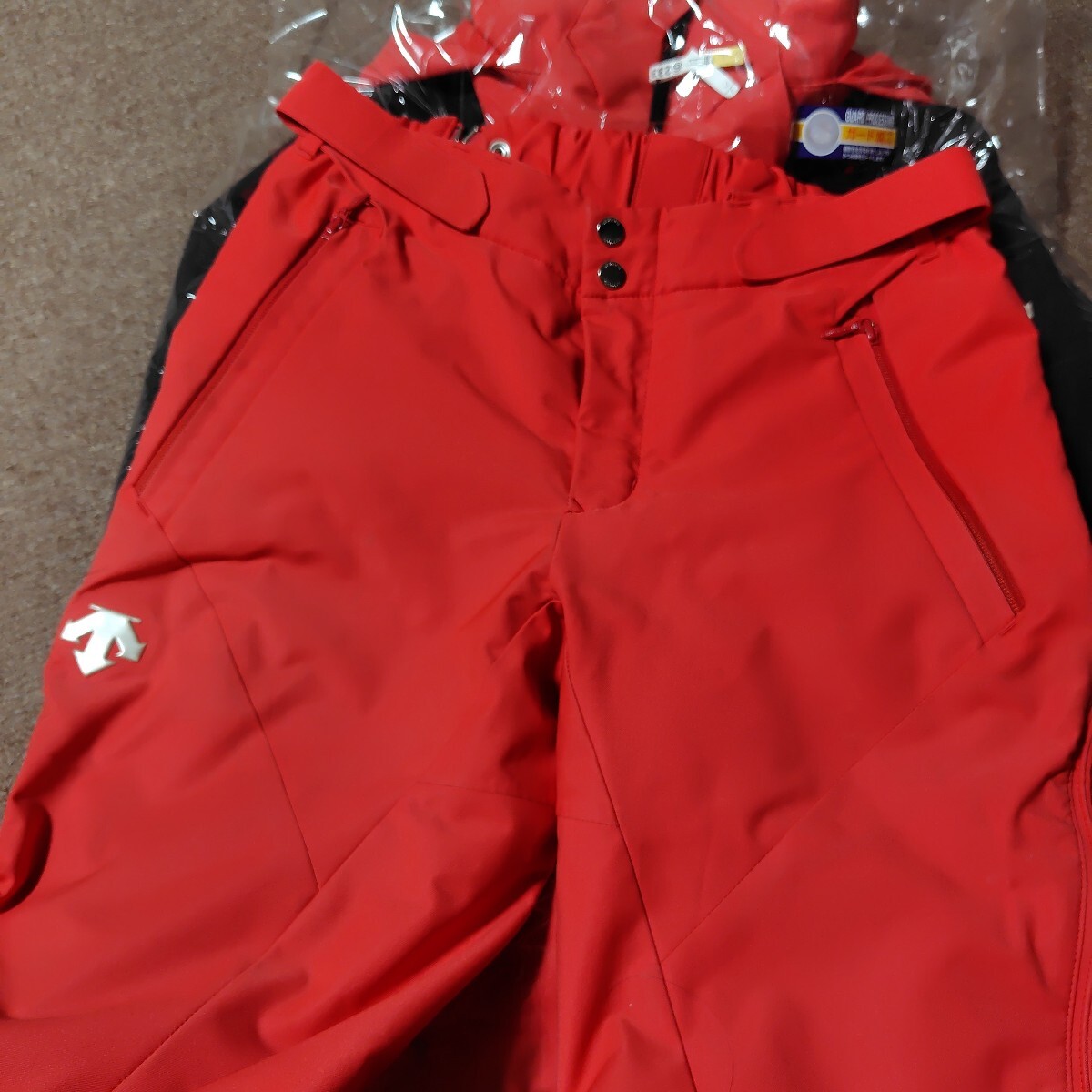 DESCENTE オガサカスキー スキーウェア 上下 S М 赤黒 ワッペン DESCENTE オガサカスキー スキーウェア 上下 S М 赤黒 ワッペン