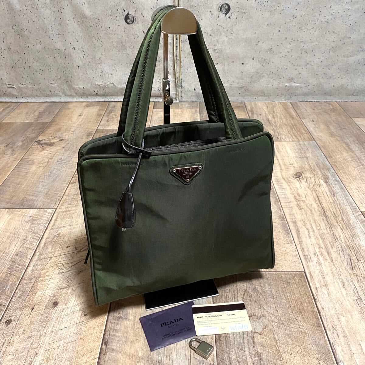 正規品 PRADA プラダ テスートナイロン ハンドバッグ 三角ロゴ 正規品 PRADA プラダ テスートナイロン ハンドバッグ 三角ロゴ