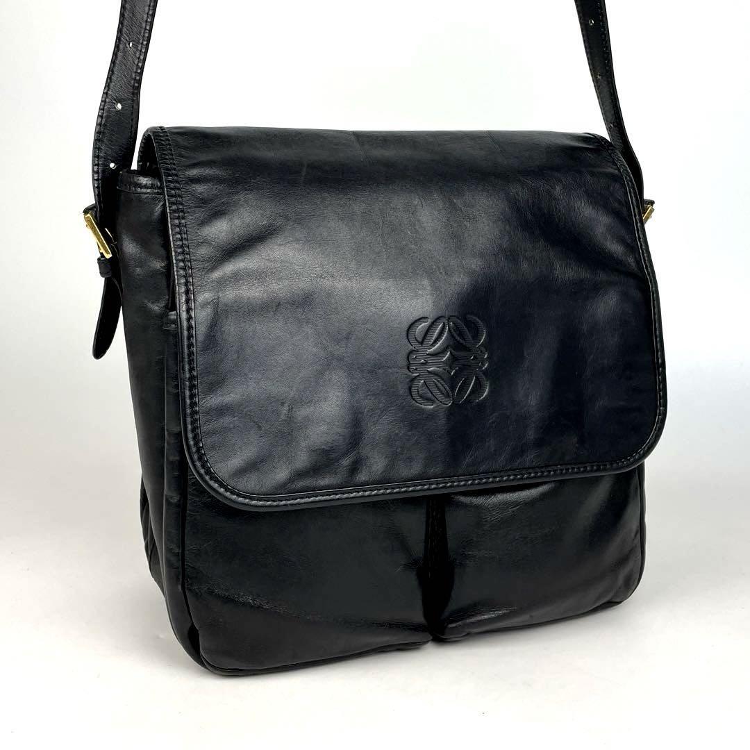 ロエベ アナグラムロゴ レザーショルダーバッグ 美品 LOEWE レザー ショルダーバッグ アナグラム ロゴ型押し