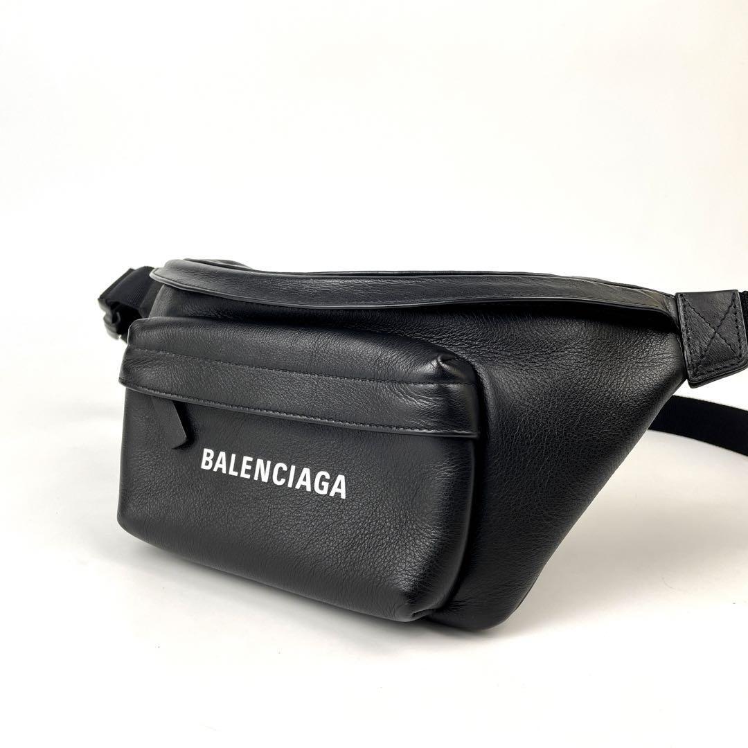 極美品●BALENCIAGA バレンシアガ ボディバッグ エブリデイ ロゴ ウエストポーチ 肩掛け レザー 黒 ブラック 男女兼用 フォーマル