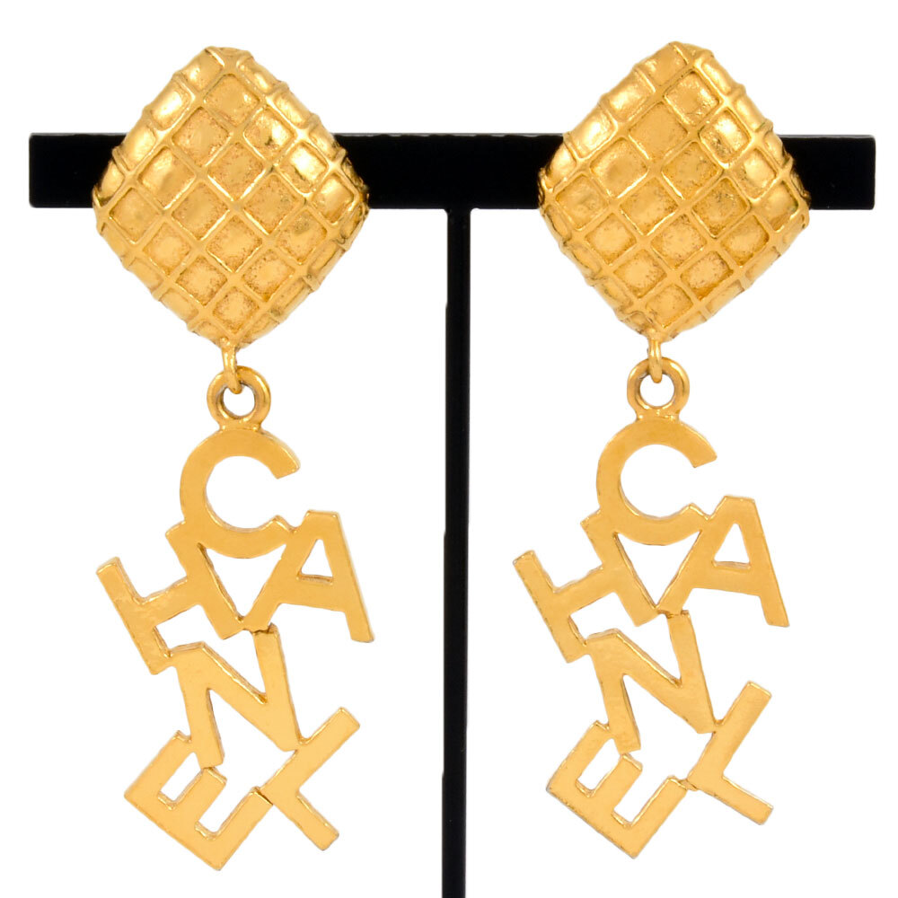 シャネル CHANEL マトラッセ ロゴ スイング イヤリング GP ゴールド レディース