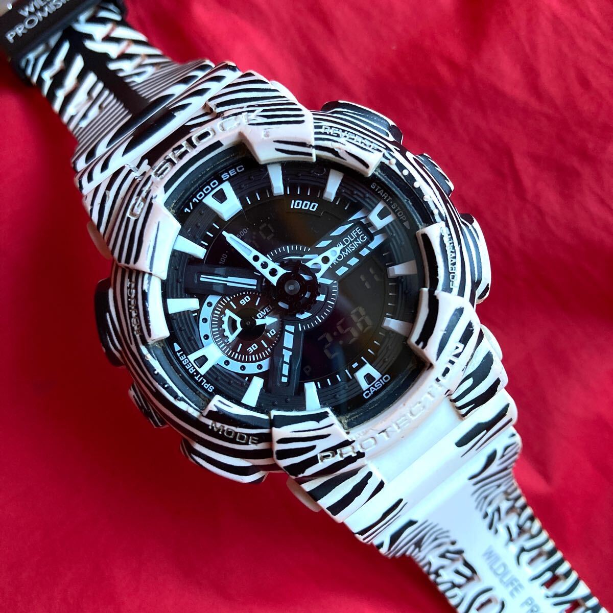 ☆即決有☆ 限定 ゼブラ柄 G-SHOCK GA-110 LOVE THE SEA AND THE ☆即決有☆ 限定 ゼブラ柄 G-SHOCK GA-110 LOVE THE SEA AND THE