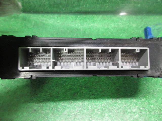 ムーヴ DBA-LA100S エンジン コンピューター X W24 パールホワイトIII デンソー 89561-B2050 240788