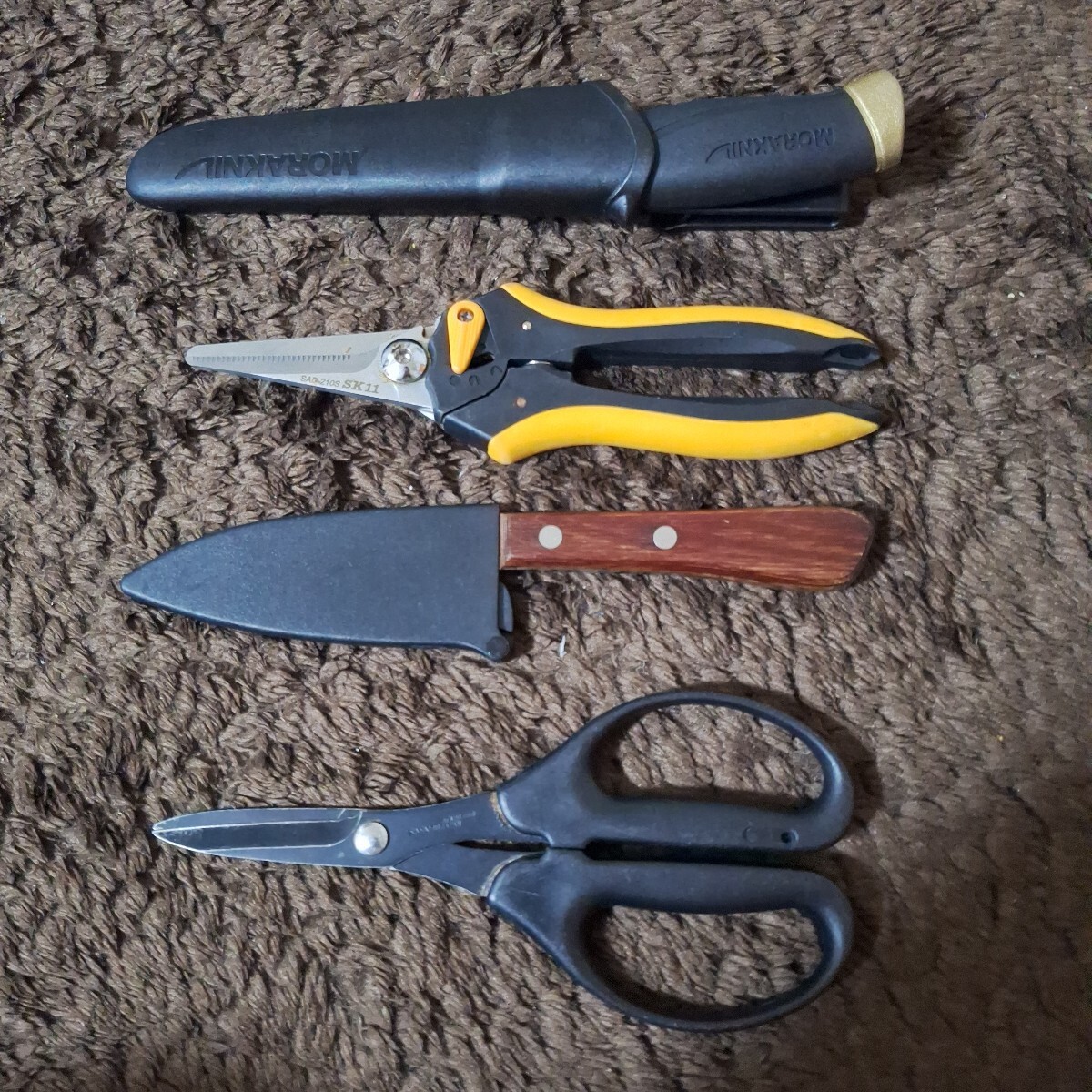 中古品 モーラナイフとヤイバ魚絞めマルチシザースと他2点 送料600円
