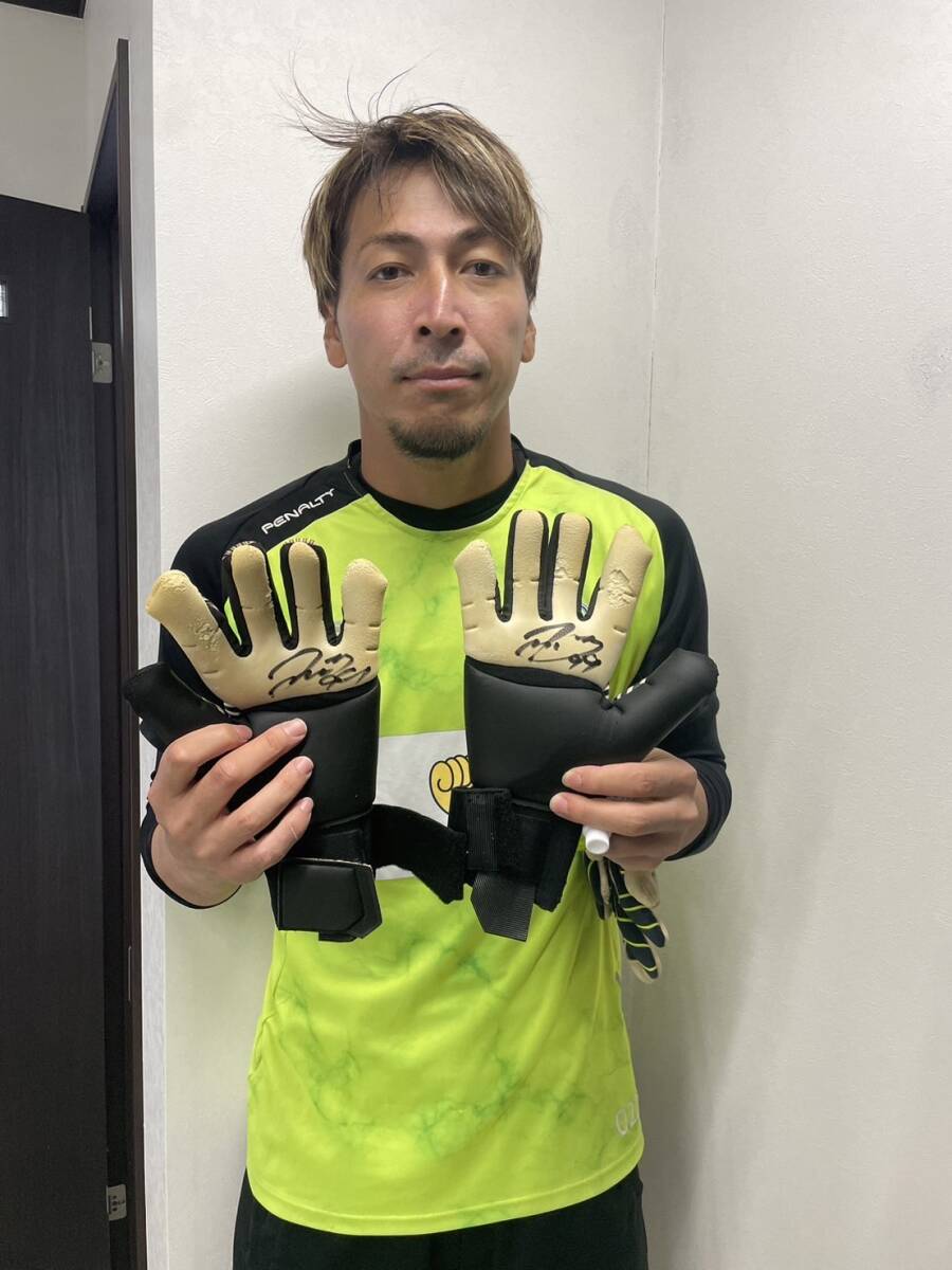 上福元直人 サイン入りグローブ 2個セット