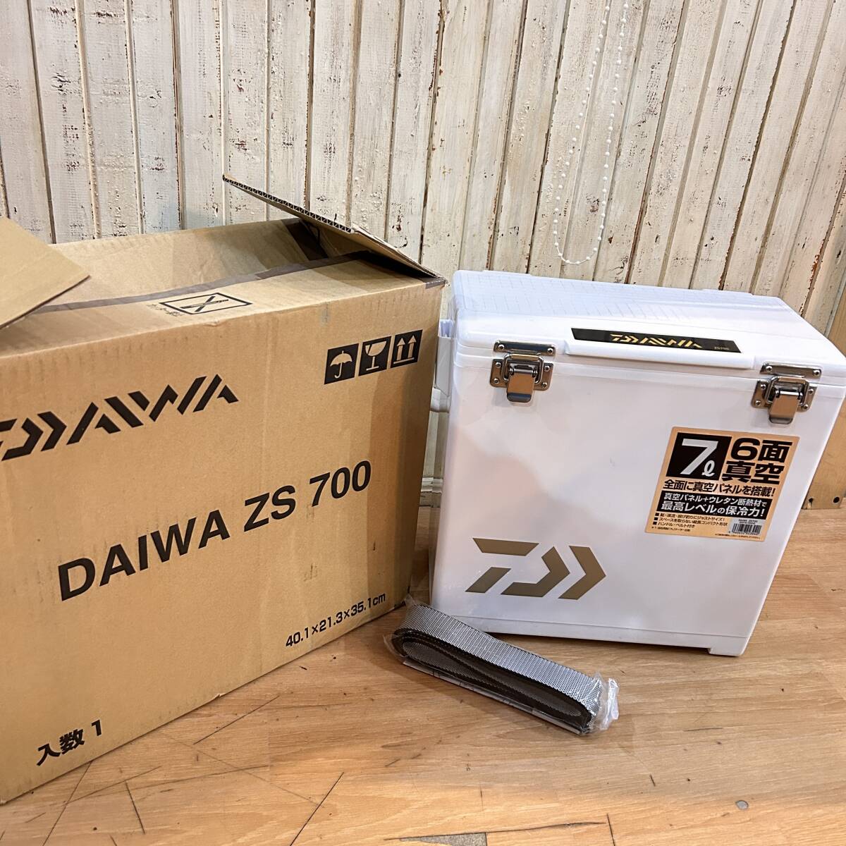 使用数回美品 daiwa / ダイワ zs700 6面真空クーラーボックス 使用数回美品 daiwa / ダイワ zs700 6面真空クーラーボックス