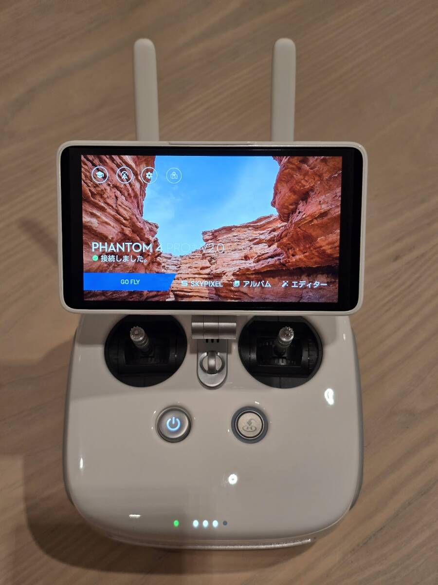 DJI GL300K DJI Phantom4 Pro V2.0 用 ディスプレイ付き 送信機 美品 DJI GL300K DJI Phantom4 Pro V2.0 用 ディスプレイ付き 送信機 美品