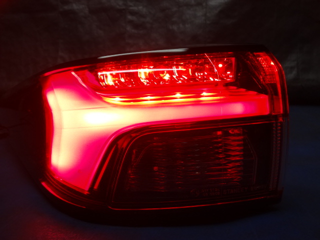 アウトランダー(5LA-GN0W)/純正テールランプ左/LED/8330B181 アウトランダー 5LA-GN0W 左テールランプ X42 W5195 8330B181