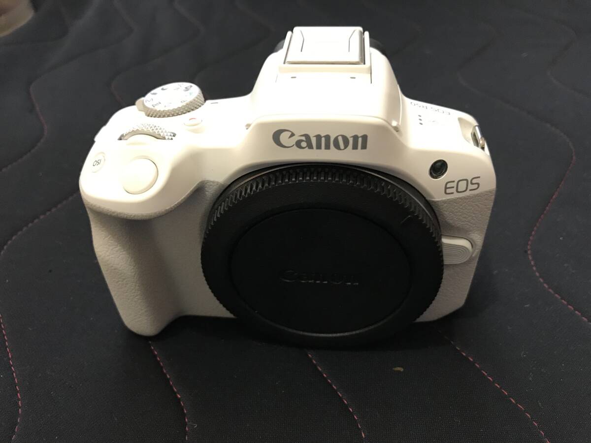 EOS R50 ホワイト　ボディ　キャノン　canon　ほぼ新品
