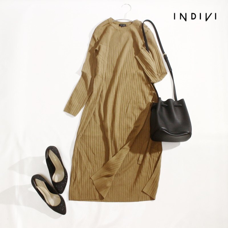 美品 インディヴィ INDIVI 株) ワールド 秋 冬 デザイン ロングワンピース リブニットワンピース 7号 36 ベージュ サイドスリット