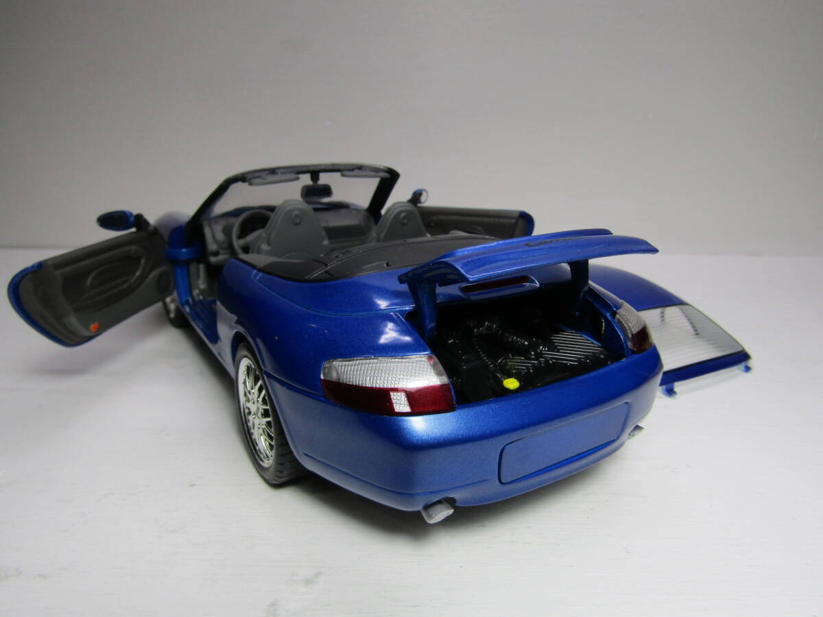 最新の激安 Carrera 911 Porsche 1/18 ハードトップ カブリオレ ポルシェ911 乗用車