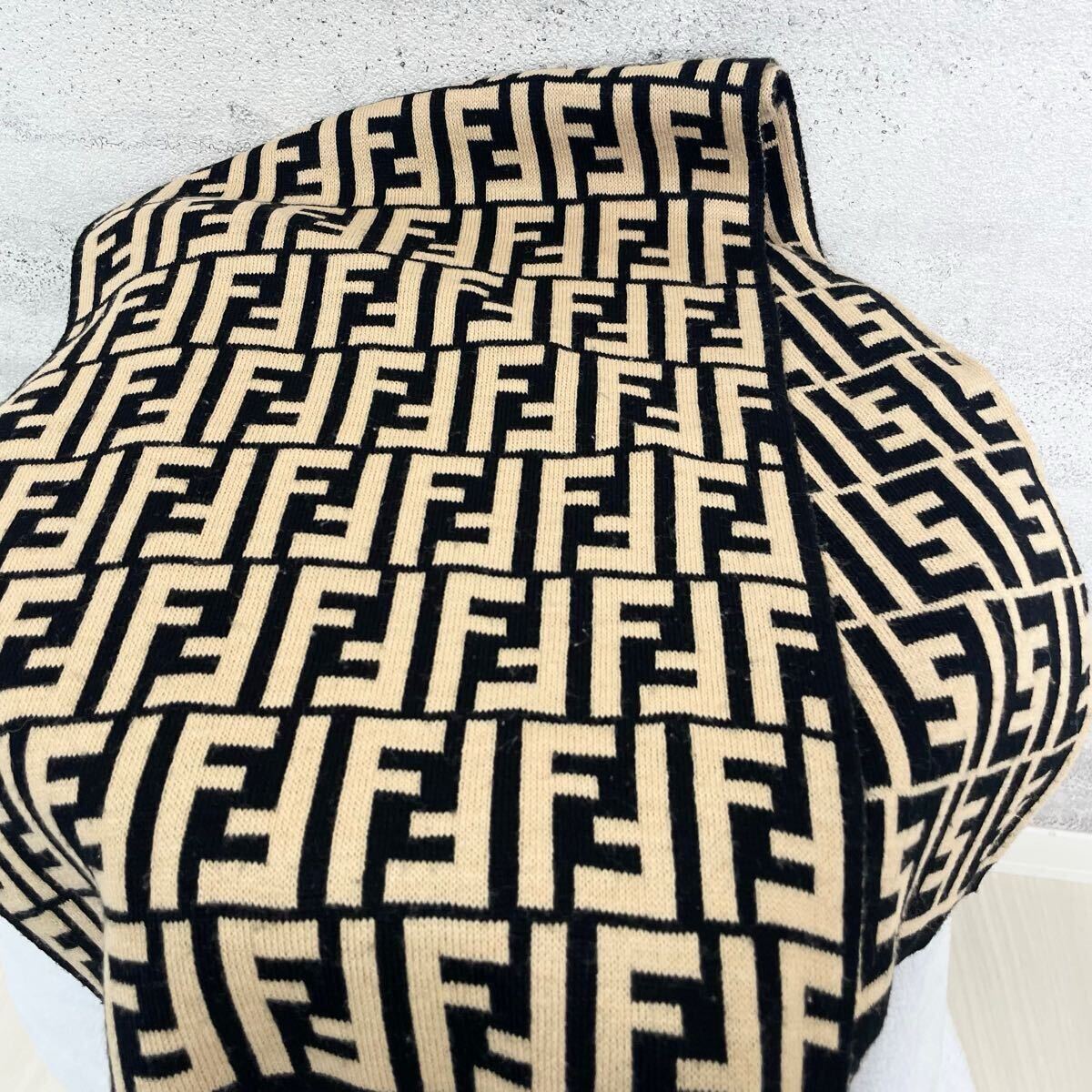 D5757-52◾️フェンディ リバーシブル　ロゴ総柄マフラー D5757-52◾️フェンディ リバーシブルロゴ総柄マフラー