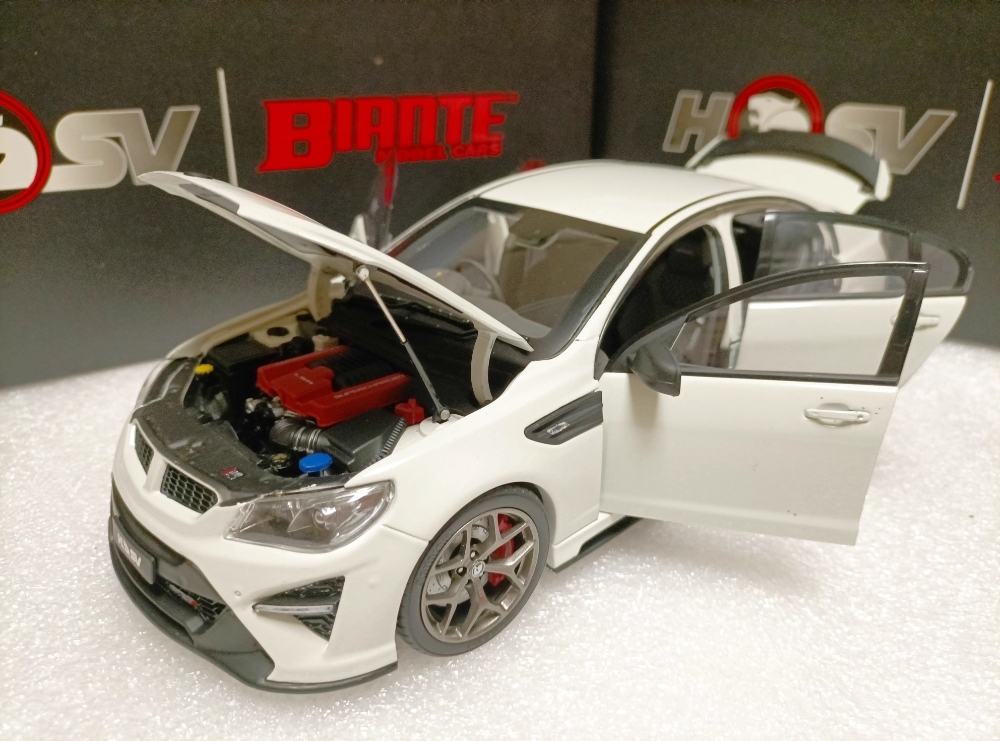 送料無料★ Biante 1：18 Holden HSV GTSR HERON ホールデン合金ドアリムジンモデル